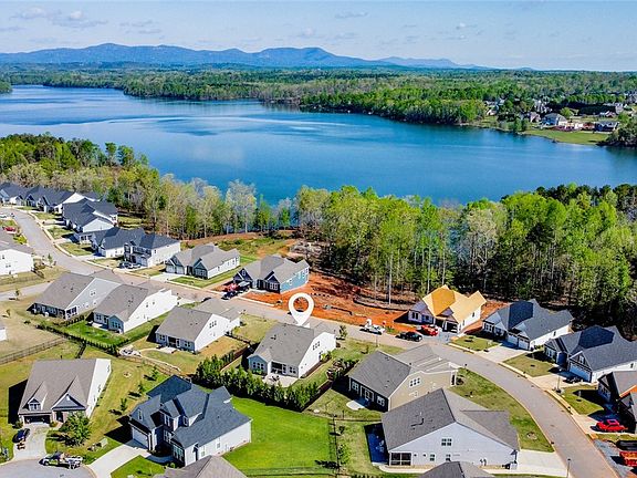 2nd image of 125 Double Crest Dr