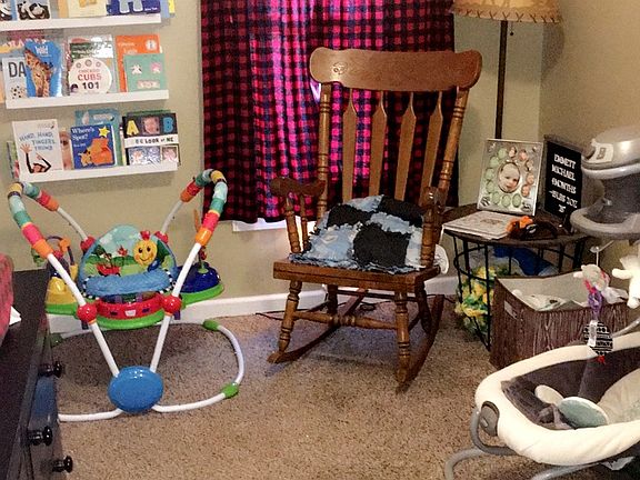 Spare bedroom 