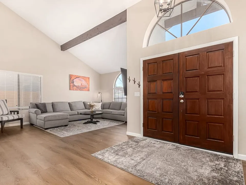 613 W Summit Pl #ID1608815P