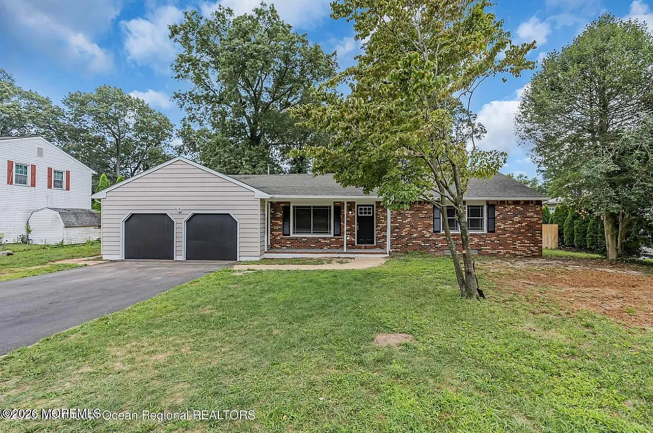 5 bed, 2398 sqft, $3,700 — Photo 3