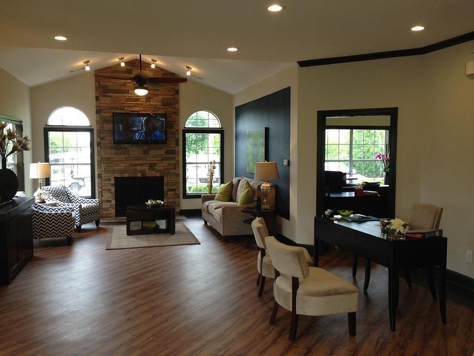 The Reserve Harper's Point Luxury Apartment Homes 225 John R Rice