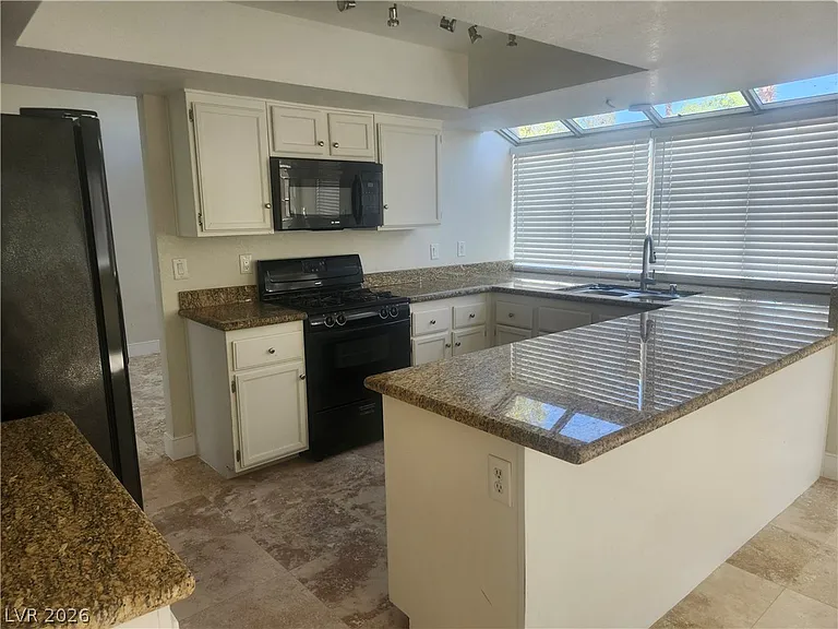 8428 Oyster Dr — Photo 10