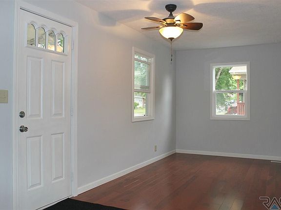 4th image of 509 S Holly Ave