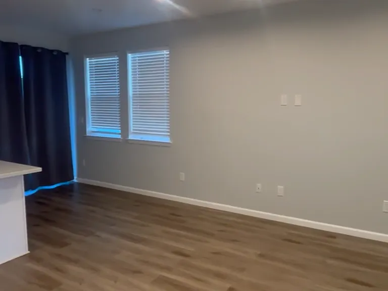 626 N Acacia Ave — Photo 3