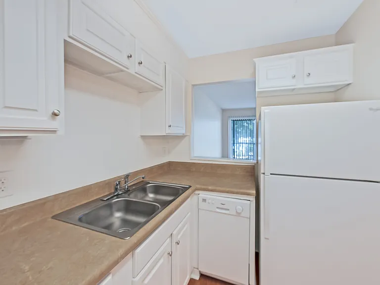Village Green Apartment Homes — Photo 45