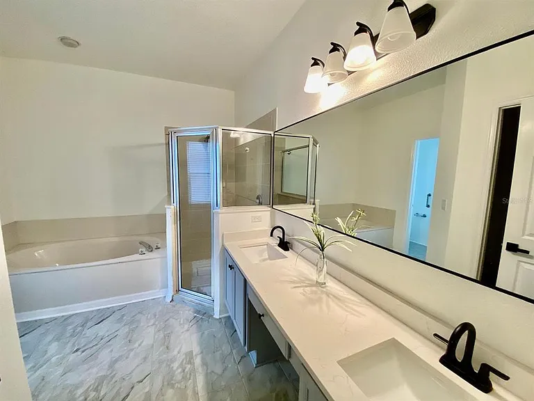 3837 Fallscrest Cir — Photo 17