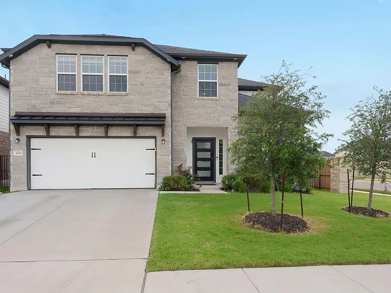 300 Hollister Dr — Photo 1
