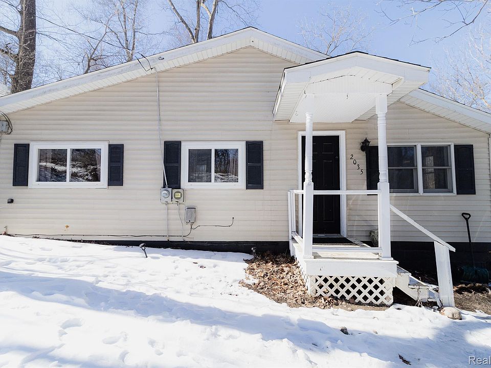 1st image of 2035 Hickory Dr