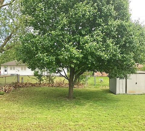 4th image of 1105 Lincoln Dr