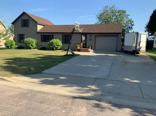 819 5th St, Nicollet, MN 56074