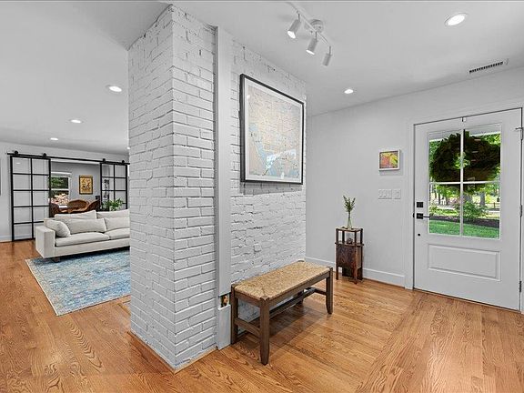 5th image of 832 Cardinal Rd