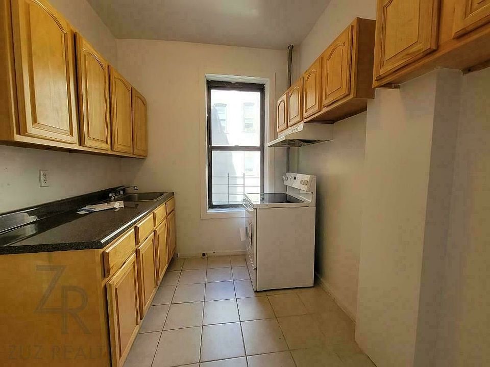 1st image of 43 E 17th St #2