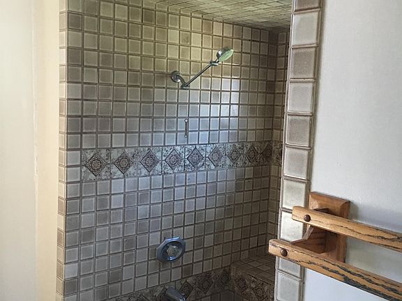 2nd image of 215 Blackburn St