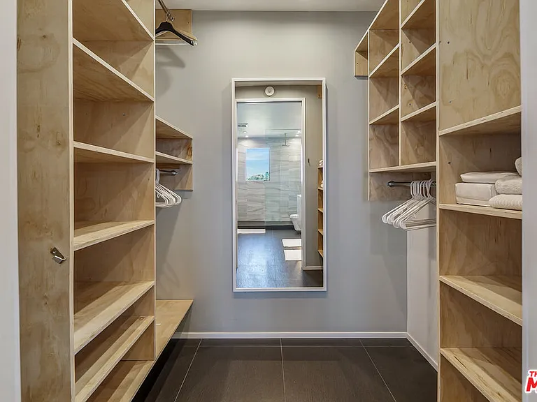 2612 Carman Crest Dr — Photo 12