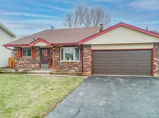 1908 Island Ct, Woodstock, IL 60098