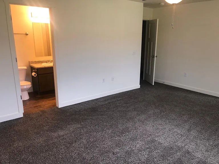 203 E 700 N — Photo 10