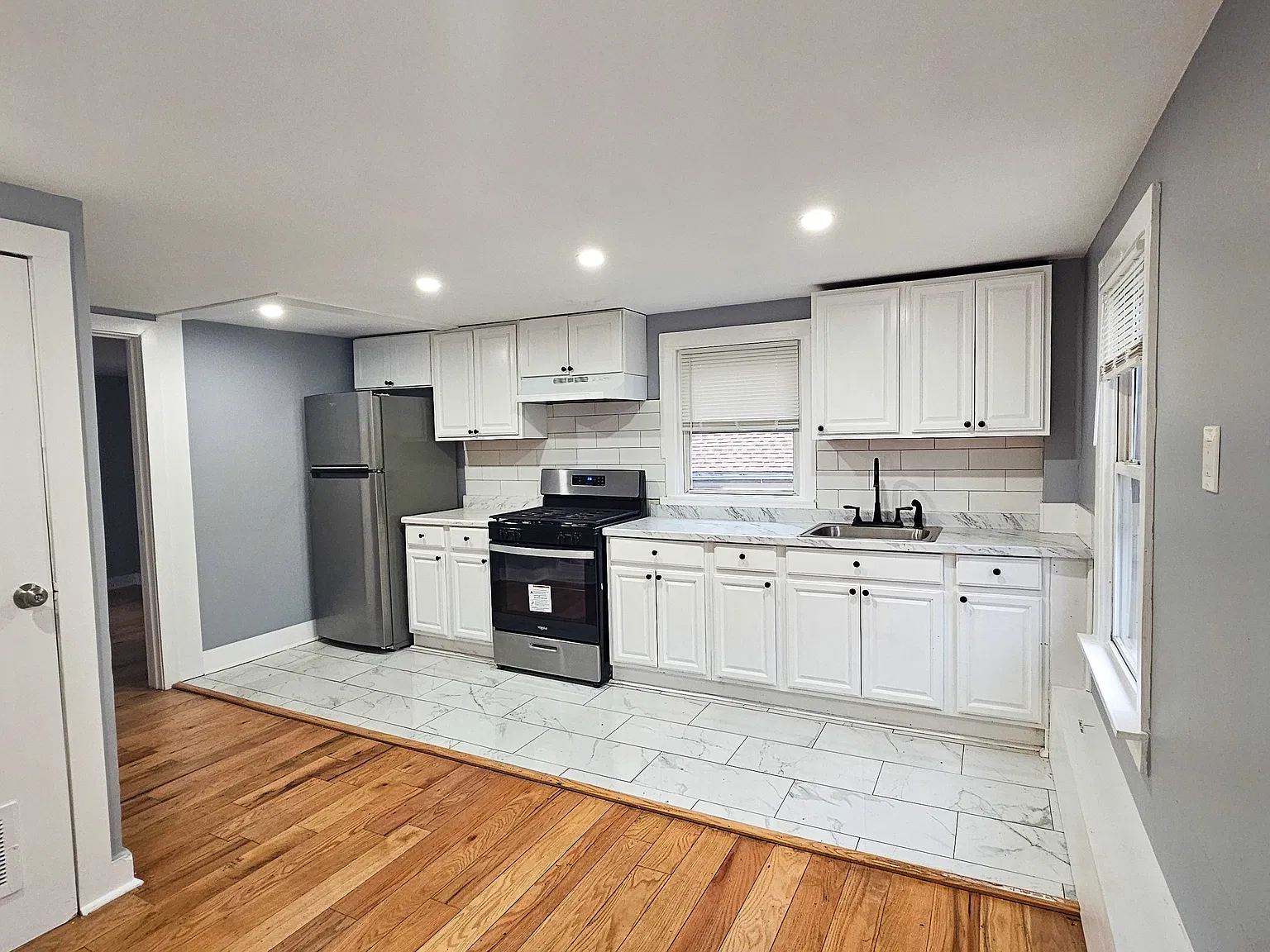 2 bed, 1000 sqft, $1,695 — Photo 1