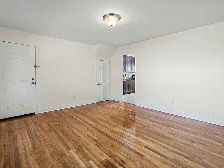 Clinton Manor Arms Apartments — Photo 7