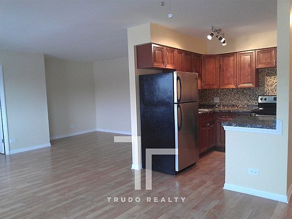 3rd image of 7545 N Winchester Ave APT 202