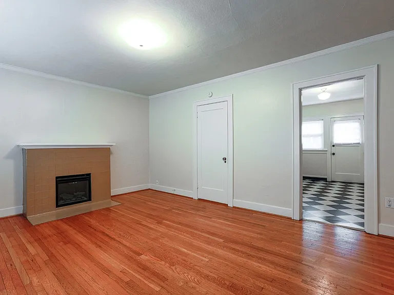 2310 NE Weidler St — Photo 15