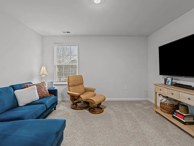 301 Ginger Dr — Photo 32
