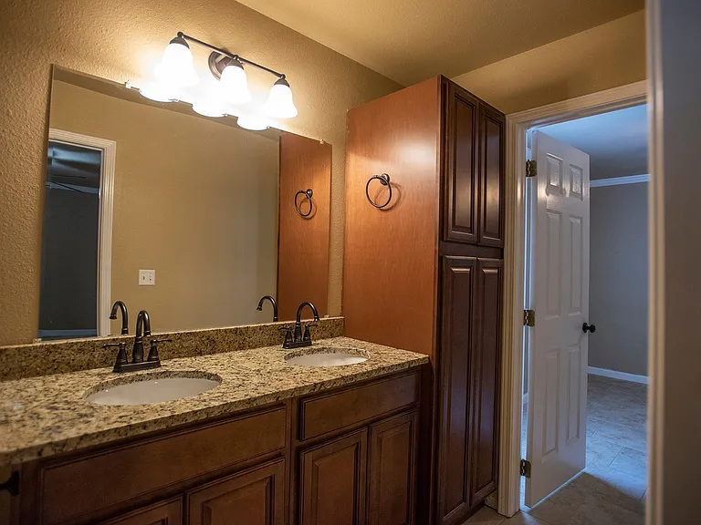 2451 N Brophy Cir — Photo 7