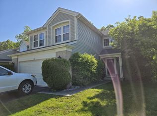 569 Arbor Ln, South Elgin, IL 60177