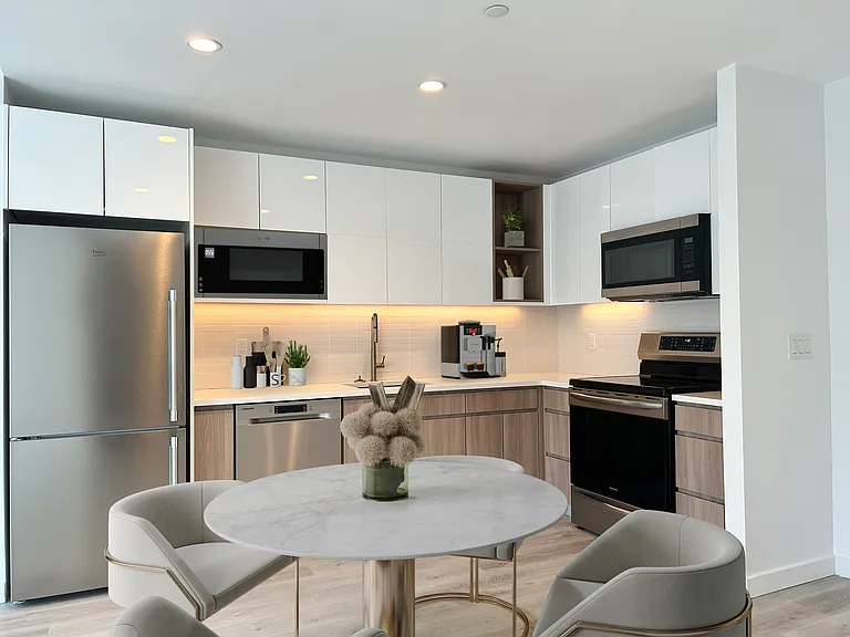 85 Commercial St #2G — Photo 2