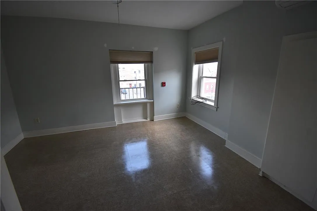 1 bed, 1.0 bath, 650 sqft, $1,200 — Photo 2