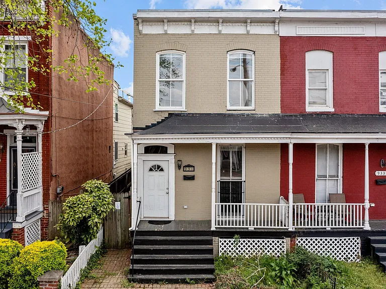 931 W Clay St — Photo 1
