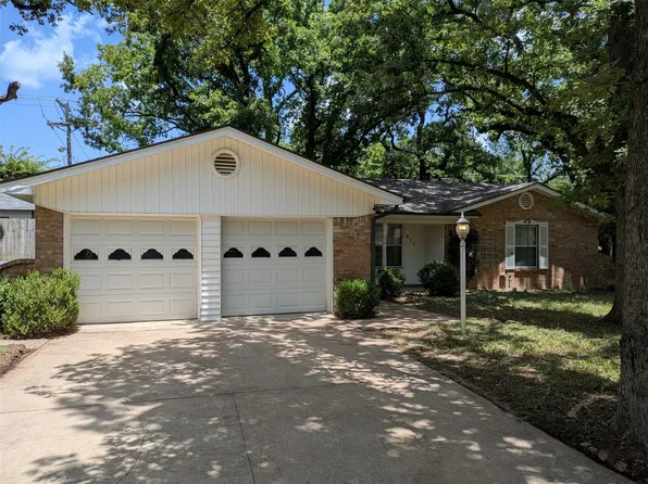 411 Baylor Dr, Arlington, TX 76010