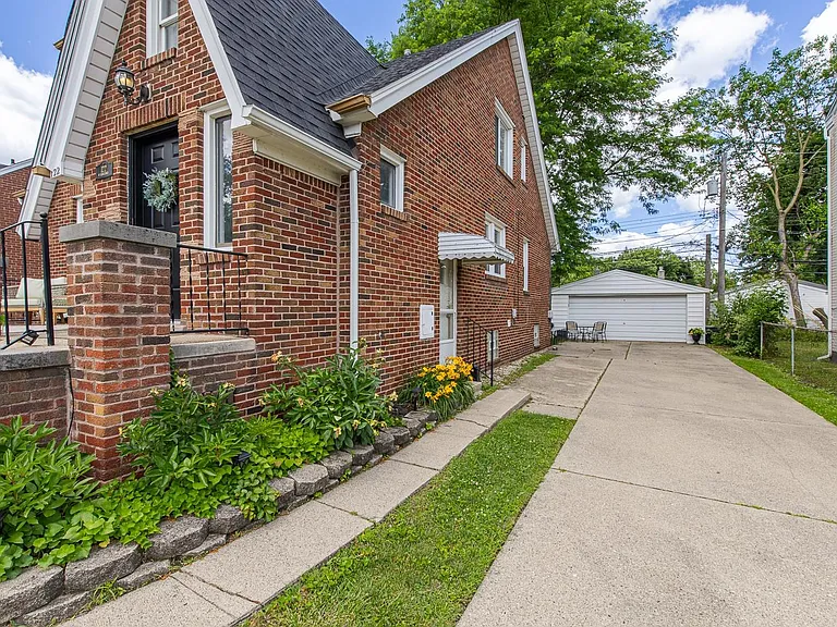122 W Houstonia Ave — Photo 33