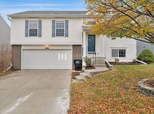 19608 Laci St, Omaha, NE 68135