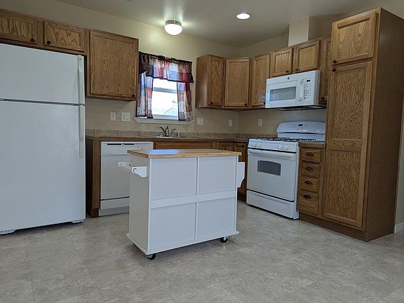 3rd image of 435 32nd Rd Unit 907