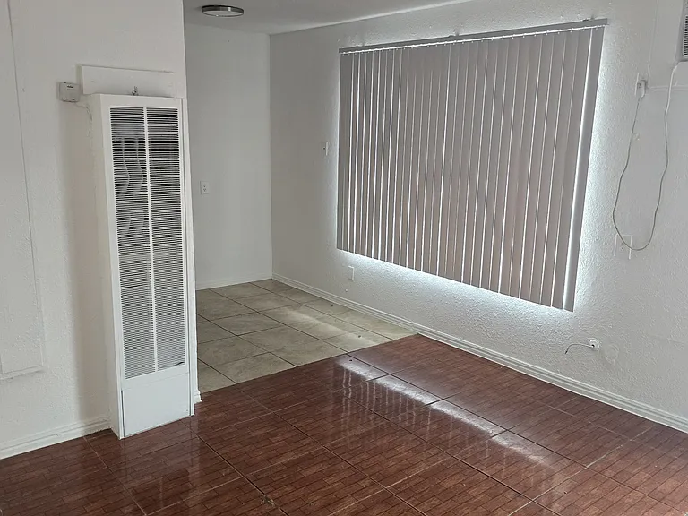 2556 Traction Ave #3 — Photo 4