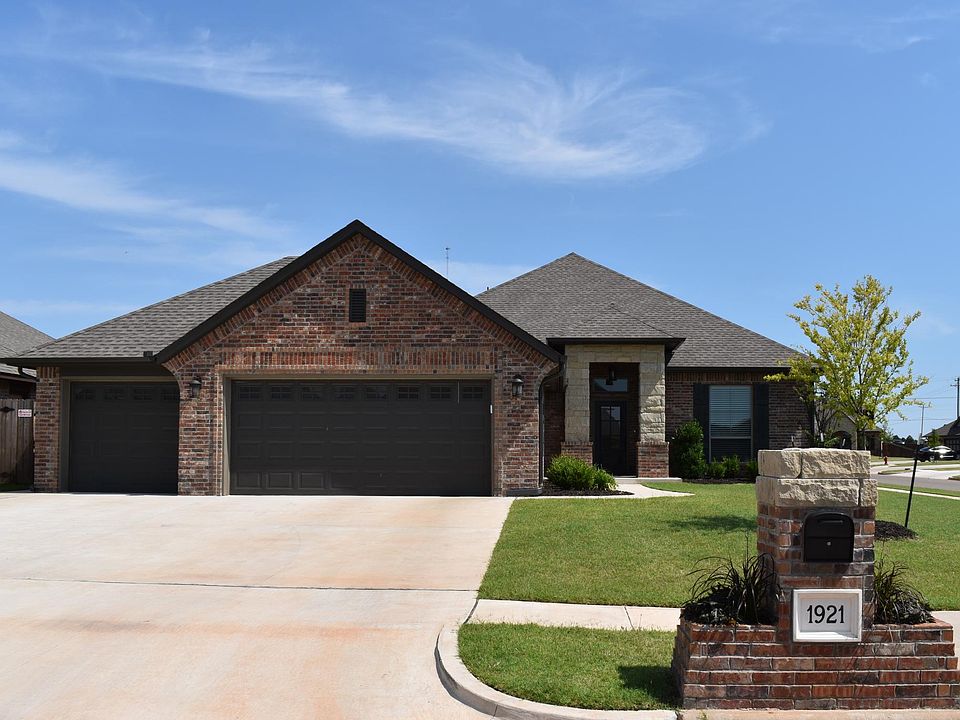 1921 NE 26th Street. Curb appeal galore! And home sits on a large, corner lot, so neighbors only on one side. oversized 3-car garage with large driveway. Quiet, upscale neighborhood - Siena Ridge - located at the corner of NE 27th and Bryant. Easy access