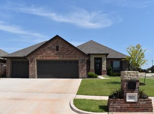 1921 NE 26th St, Moore, OK 73160