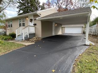 2441 Chinook Rd, Waukegan, IL 60087