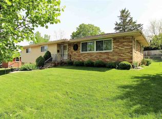 6902 N Patricia Ln, Peoria, IL 61614