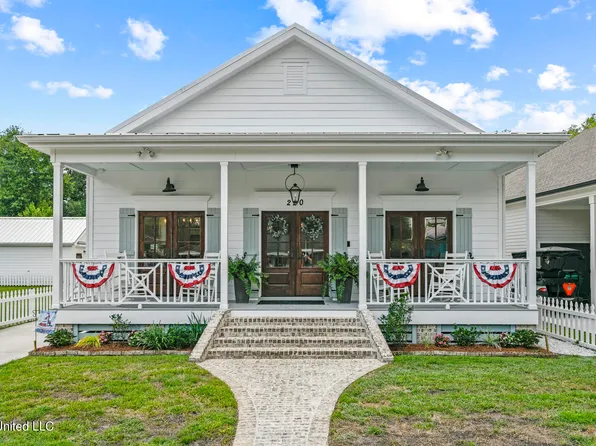 220 Sycamore St, Bay Saint Louis, MS 39520