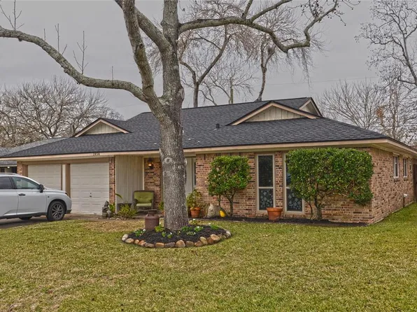1856 Aspen Ln, Seabrook, TX 77586