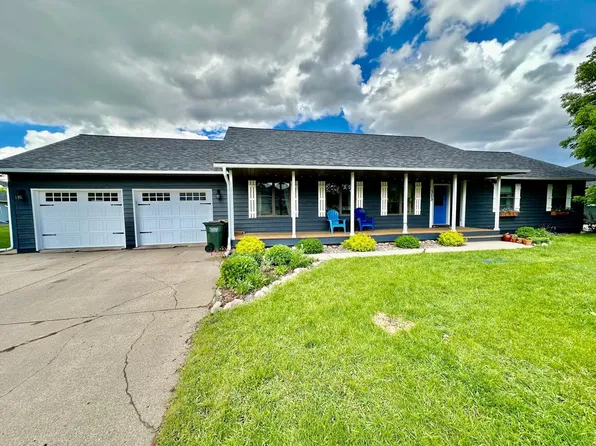 313 7th St NE, Melrose, MN 56352