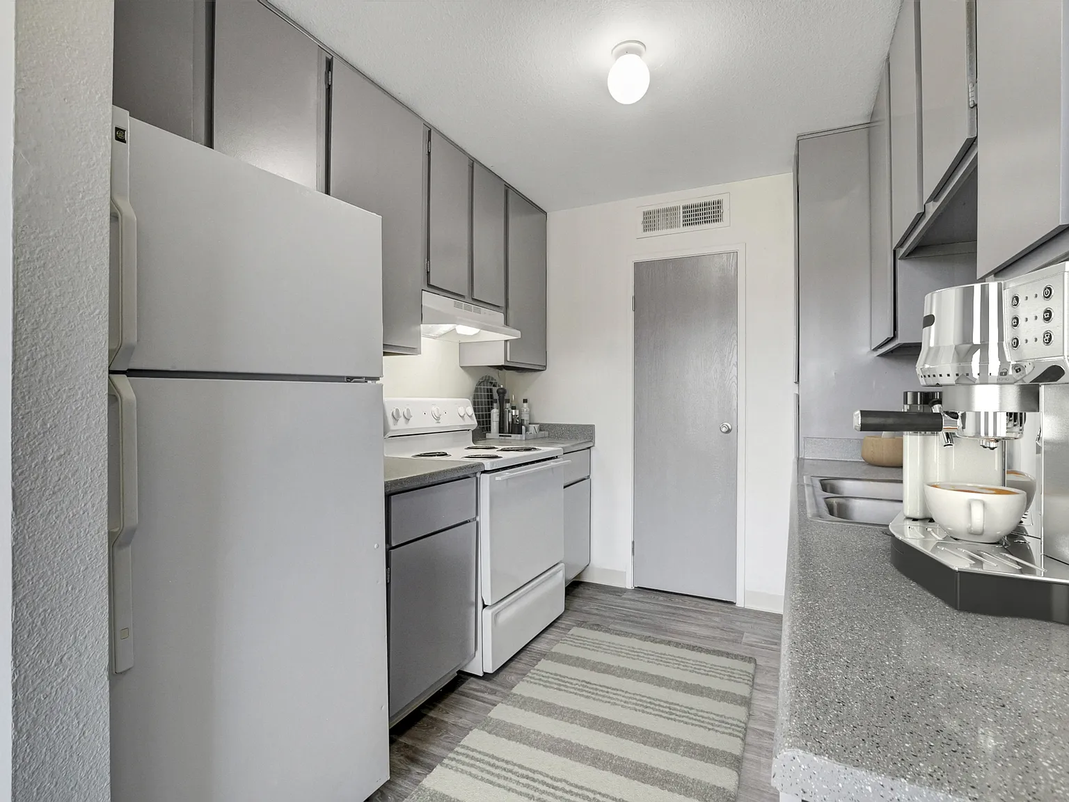 Villas East — Photo 1
