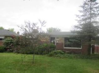 22245 Raymond St, St Clr Shores, MI 48082