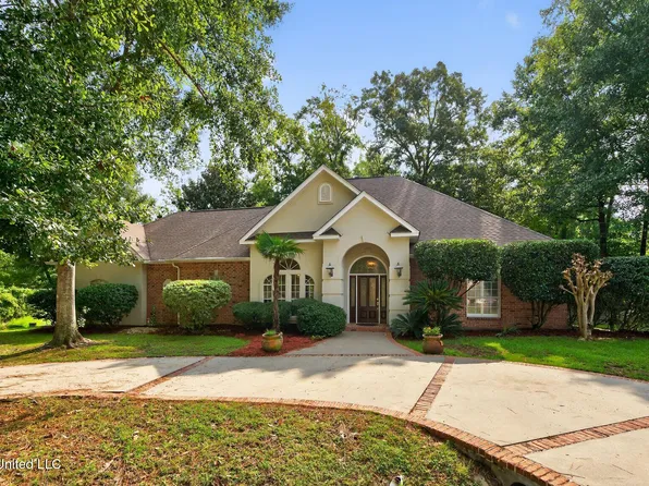 6527 Mauna Loa Dr, Diamondhead, MS 39525
