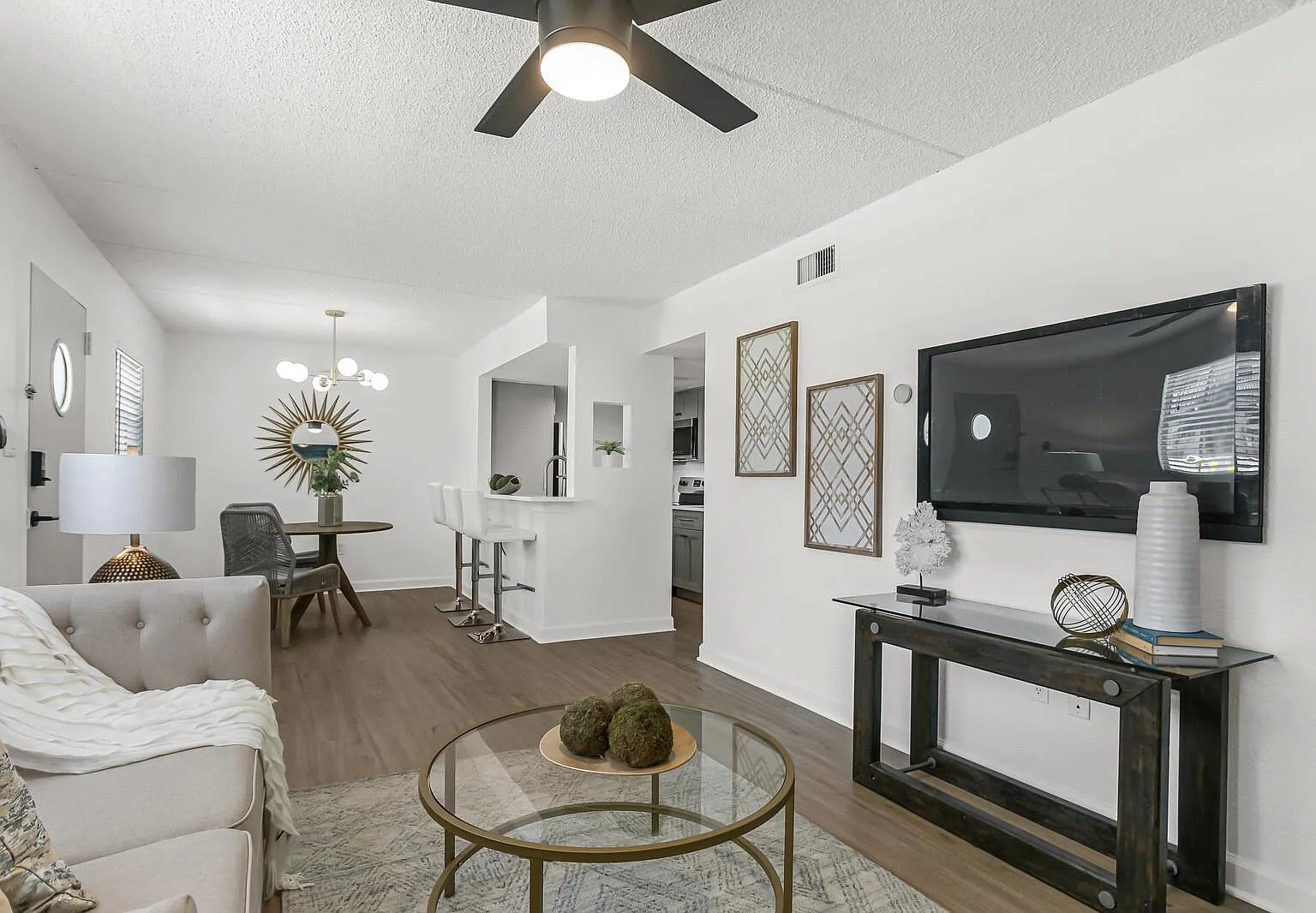 Soho Apartments — Photo 2