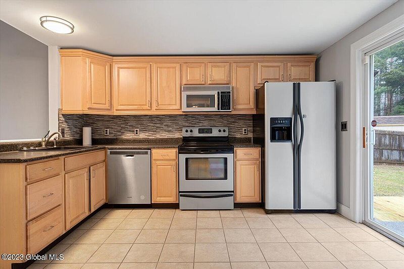 3rd image of 128 Arrow Wood Place