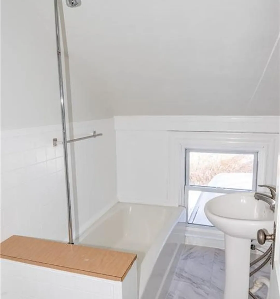 3 bed, 1300 sqft, $2,200 — Photo 1