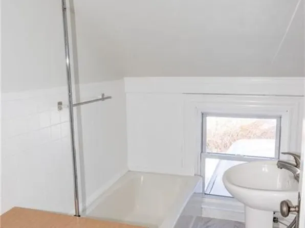 622 Whipple Ave, Oakland, RI 02858