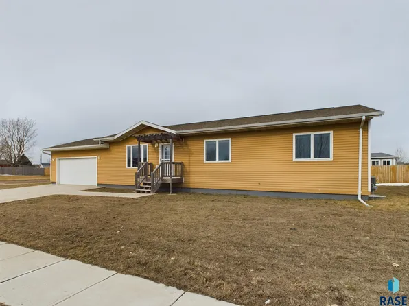 2501 N Bent Grass Ct, Sioux Falls, SD 57107